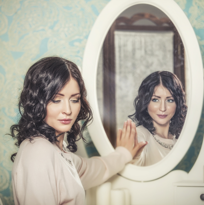 Beautiful,Woman,In,The,Mirror,Reflected,The,Smiles,Magically,In Neon head with storm clouds